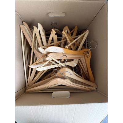 Houten kledinghangers