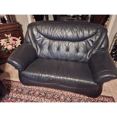 Zwart leren 2 Zitter bank en een 1 zitter stoel