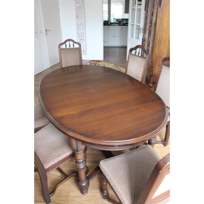 Eetkamertafel + zes stoelen (massief eiken)