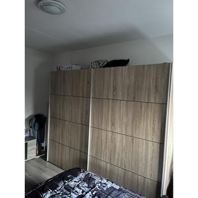 Grote kledingkast op te halen vanaf zondag einde van de middag