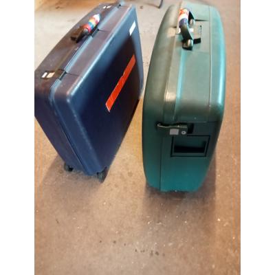 2 Koffers met wieltjes 