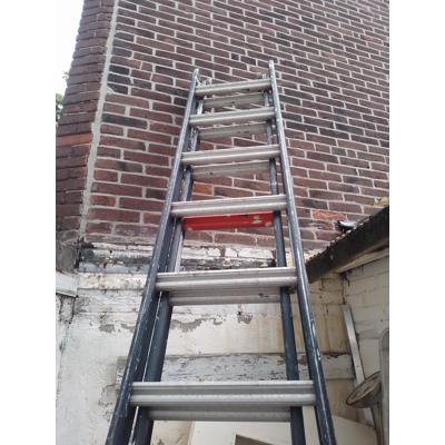 Uitschuifbare ladder in goede staat