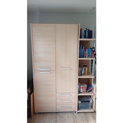 Mooie kledingkast met losse boekenkast 