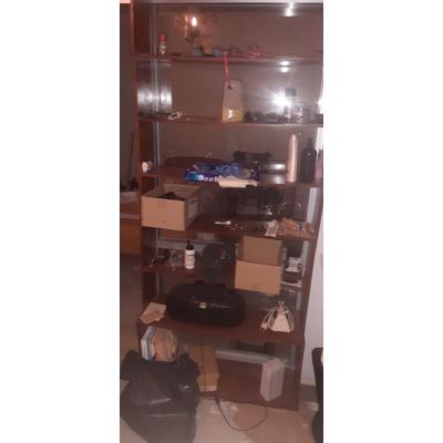 Simpele boekenkast af te halen wegens emigratie