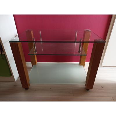 Kleine trolley met glazen bladen