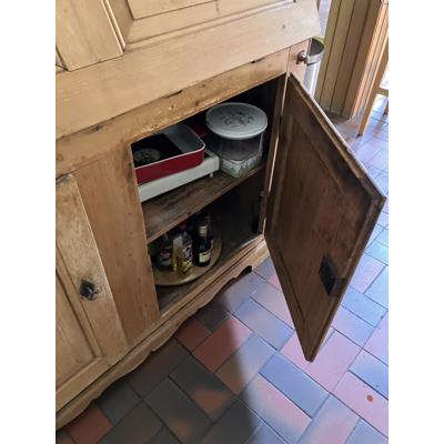 Antieke grenen kast