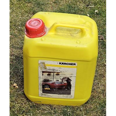 tankje met car cleaner van Kärcher