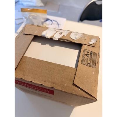 Gratis afhalen 2 doosjes witte badkamer tegels 