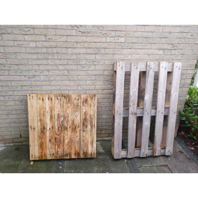 Twee houten pallets