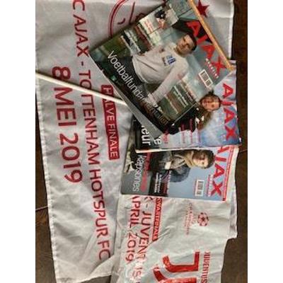 Ajax Magazines en Ajax vlaggetjes