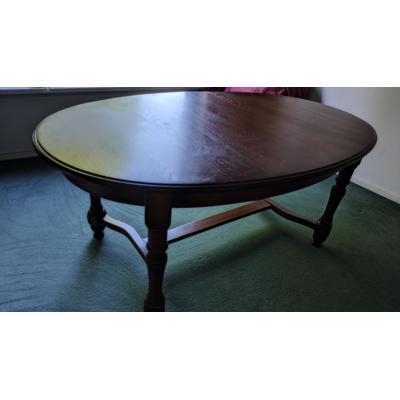 Ovalen houten eettafel voor ca 6 pers