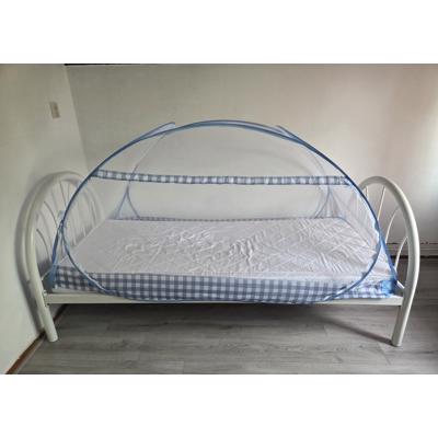 1 persoons bed inclusief matras en klamboe