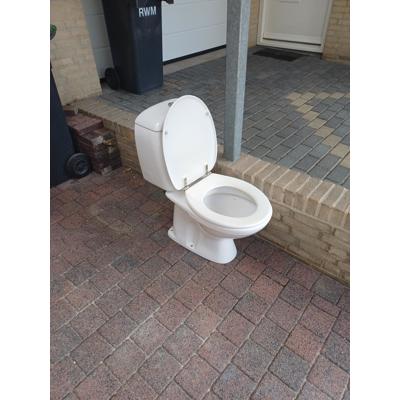 Douche deur en toilet compleet 