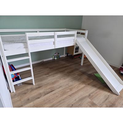 Hoogslaper met glijbaan incl matras.