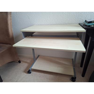 Computerbureau op wieltjes