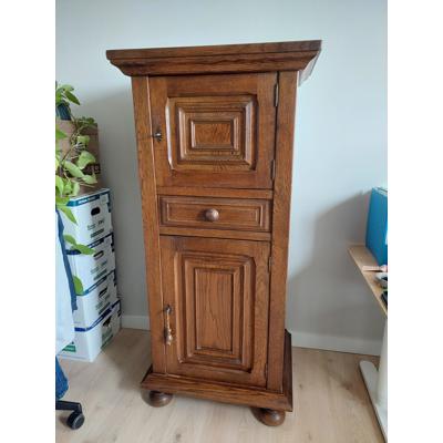 Kast - antiek, massief hout