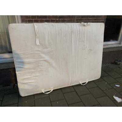Matras ikea, beetje zand maar op zich oke