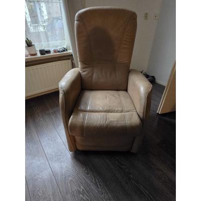 Weg te geven drie stoelen  in goede staat