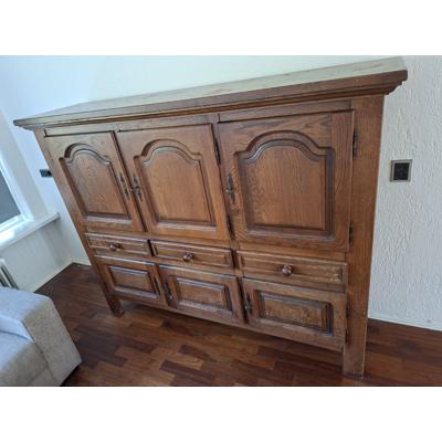 Grote bruine kast