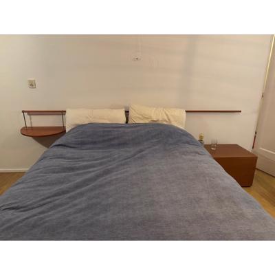 Mooi bed 160 breed bij 200 lang. Compleet met matras en topper