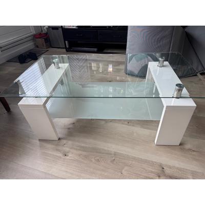 Gratis op te halen: Glazen salontafel