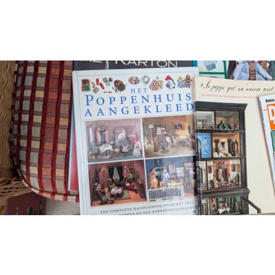 Boeken en tijdsschriften over poppenhuizen