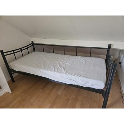 Logeerbed met matras