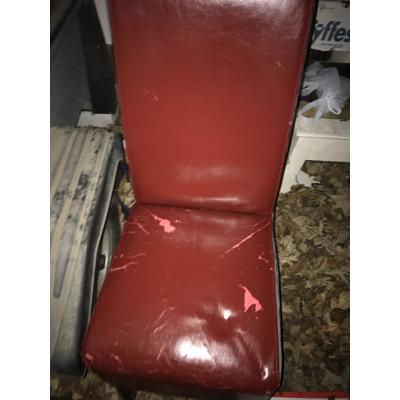 restaurantstoelen gebruikt  rode "skai/leren 14/15 stuks