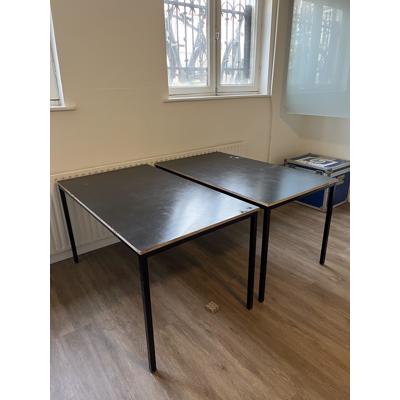 4 zwarte tafels 