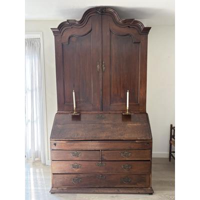 Kast met kuif los aanwezig