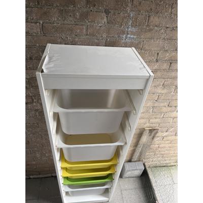 Kast met opbergbakken