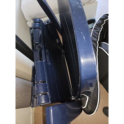 Ligbed blauw kunststof met zwart kussen