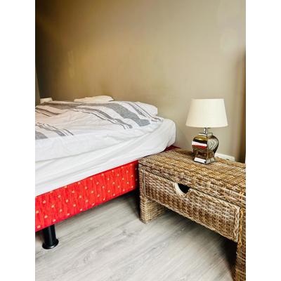 Twee persoons bed, 2 losse delen incl matrassen