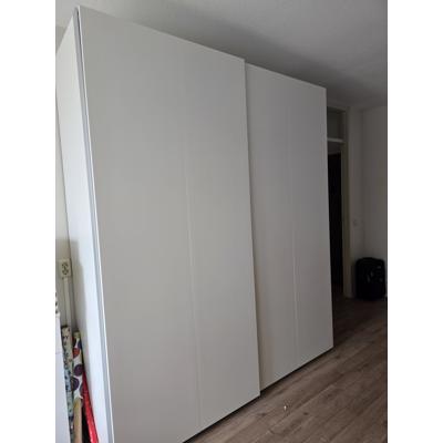 Witte mdf linnenkast (Ikea)