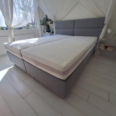 Boxspring 220 x 180 cm met hoofdbord en matrassen