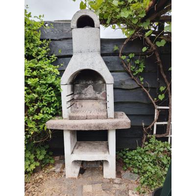 Stenen BBQ met toebehoren