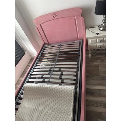Roze bed van Planet Little 90 x 200 cm