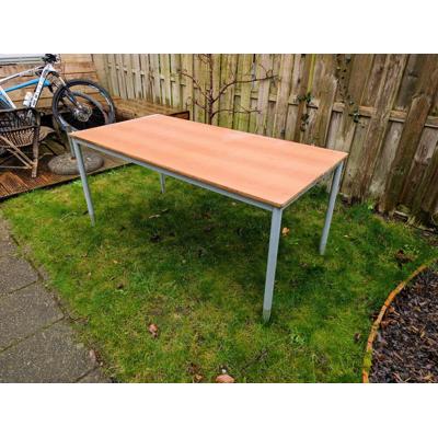Stevige tafel