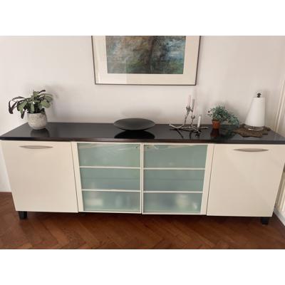 Dressoir modern met legplanken en lades