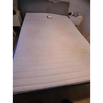 Gratis box spring topper