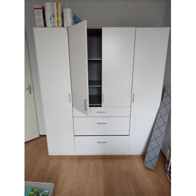 huishoudelijke goederen, kledingkast