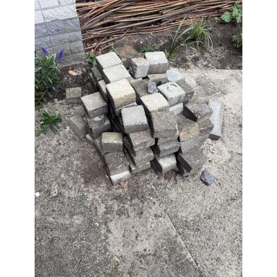 Betonklinkers ongeveer 90 stuks