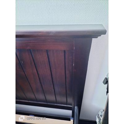 Houten bed 140-200 met 2 lattenbodems en evt. matras en wat beddengoed