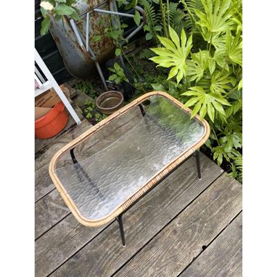 Rotan tafeltje kapot blad 