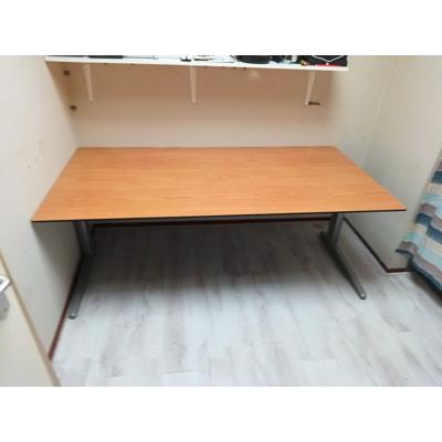 Zeer goede staat - Ahrend bureau - 200x100cm (ZWAAR) - 5jr jong