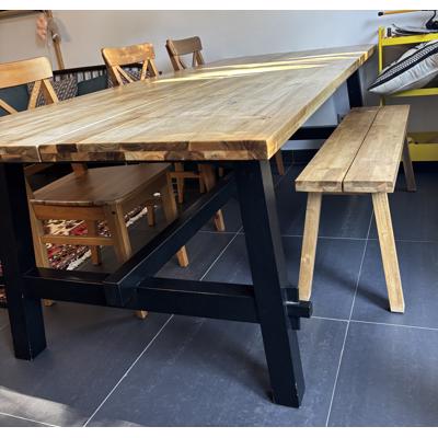 Robuuste houten eettafel 235cm met 3 stoelen