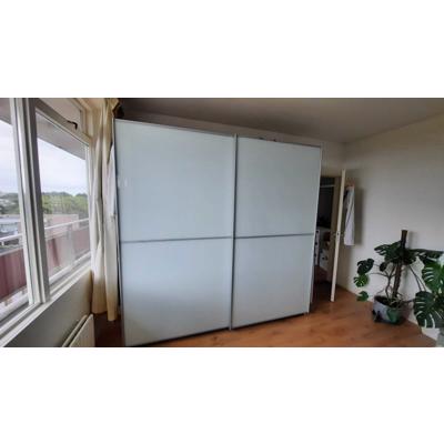 Grote kledingkast