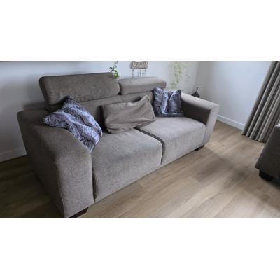 2,5 en 3 zits bankstel met hocker