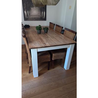 Tafel met 6 rotaneetstoelen