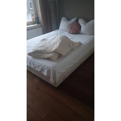 Treca onderstel incl 2 Treca matrassen. Afmeting 200x200